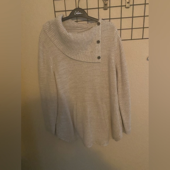 Sweaters - Cream sweater